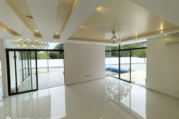 Twin Palm Sungai Long Luxury Triple Storey Corner Bungalow with Pool For Sale