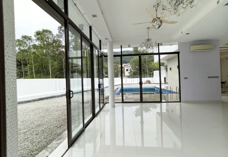 Twin Palm Sungai Long Luxury Triple Storey Corner Bungalow with Pool For Sale