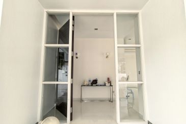 Twin Palm Sungai Long Luxury Triple Storey Corner Bungalow with Pool For Sale