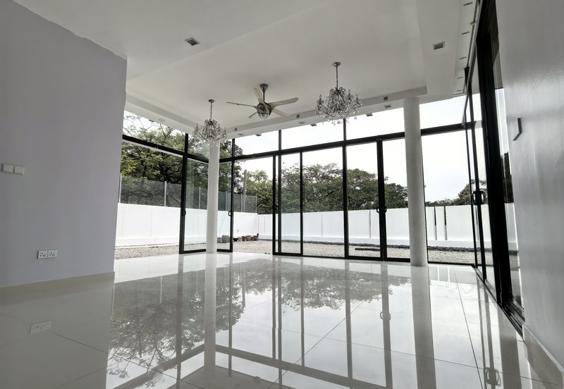 Twin Palm Sungai Long Luxury Triple Storey Corner Bungalow with Pool For Sale