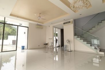 Twin Palm Sungai Long Luxury Triple Storey Corner Bungalow with Pool For Sale