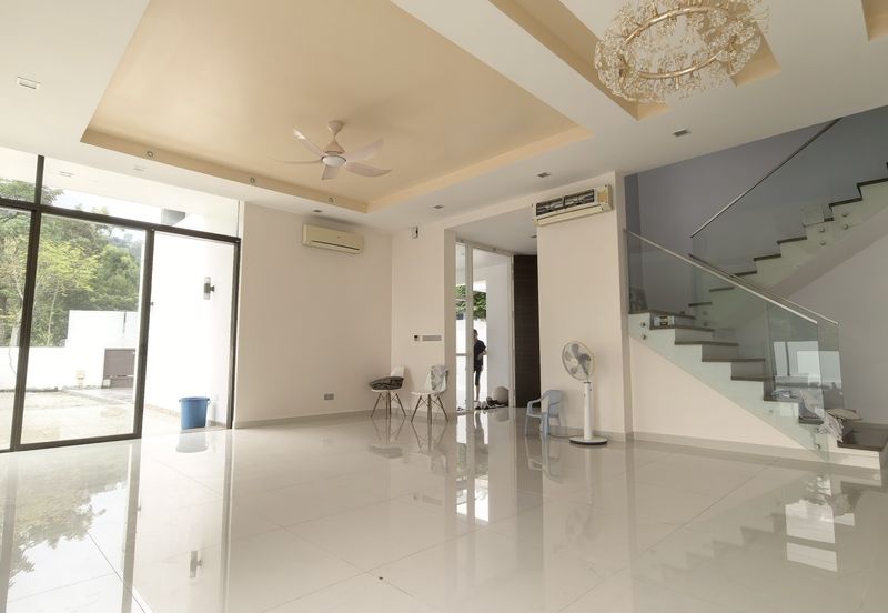 Twin Palm Sungai Long Luxury Triple Storey Corner Bungalow with Pool For Sale