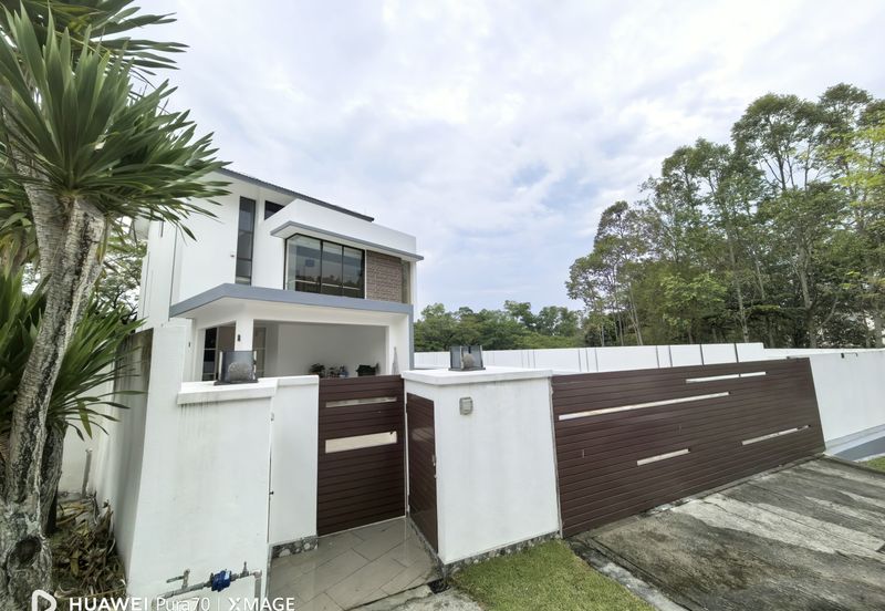 Twin Palm Sungai Long Luxury Triple Storey Corner Bungalow with Pool For Sale