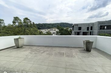 Twin Palm Sungai Long Luxury Triple Storey Corner Bungalow with Pool For Sale