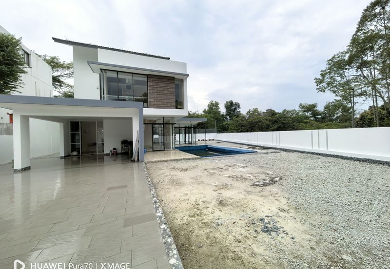 Twin Palm Sungai Long Luxury Triple Storey Corner Bungalow with Pool For Sale
