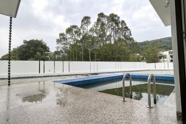 Twin Palm Sungai Long Luxury Triple Storey Corner Bungalow with Pool For Sale