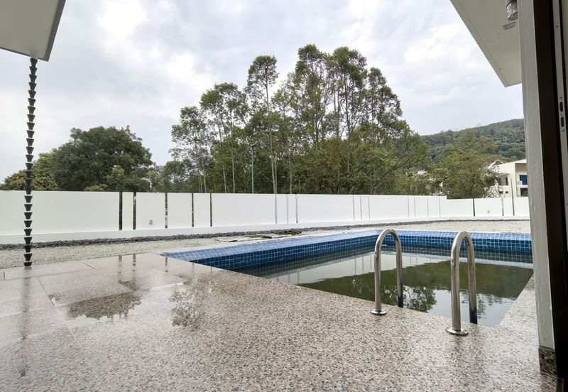 Twin Palm Sungai Long Luxury Triple Storey Corner Bungalow with Pool For Sale