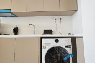 Bangsar South Laurel Residence for Sale Fully Furnish High Floor Unit