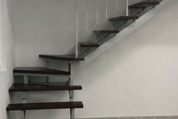 Taman Kemboja Bukit Sentosa Rawang Selangor – Intermediate 2 Storey House for Sale