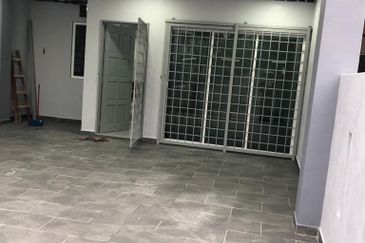 Taman Kemboja Bukit Sentosa Rawang Selangor – Intermediate 2 Storey House for Sale