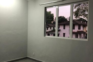 Taman Kemboja Bukit Sentosa Rawang Selangor – Intermediate 2 Storey House for Sale