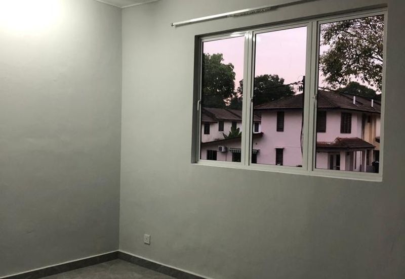 Taman Kemboja Bukit Sentosa Rawang Selangor – Intermediate 2 Storey House for Sale