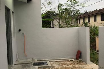 Taman Kemboja Bukit Sentosa Rawang Selangor – Intermediate 2 Storey House for Sale