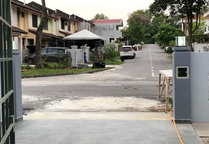 Taman Kemboja Bukit Sentosa Rawang Selangor – Intermediate 2 Storey House for Sale