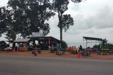 Masjid Tanah, Pantai Pengkalan Balak, SEAFRONT CHALET FOR SALE