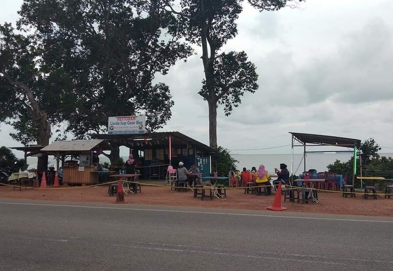 Masjid Tanah, Pantai Pengkalan Balak, SEAFRONT CHALET FOR SALE