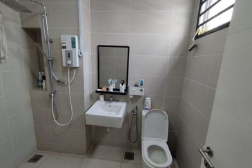 Damaris @ Ara Sendayan