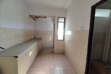 APARTMENT CAMELIA COURT (NILAI IMPIAN)