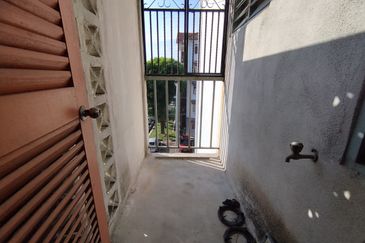 APARTMENT CAMELIA COURT (NILAI IMPIAN)