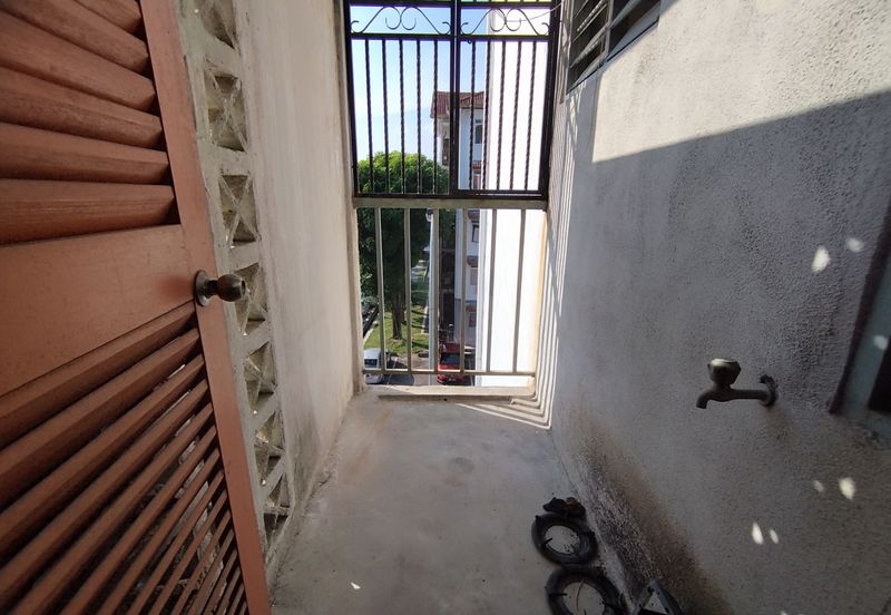 APARTMENT CAMELIA COURT (NILAI IMPIAN)