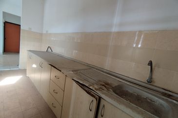 APARTMENT CAMELIA COURT (NILAI IMPIAN)