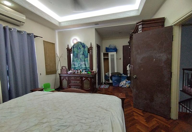 Taman Kristal, Dengkil