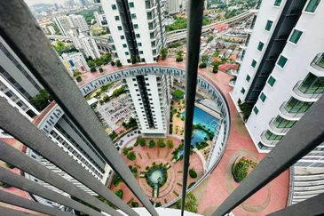 Datum Jelatek Residence