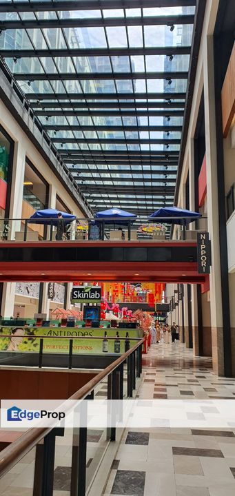 Publika Retail shop dual entrance , Kuala Lumpur, Dutamas