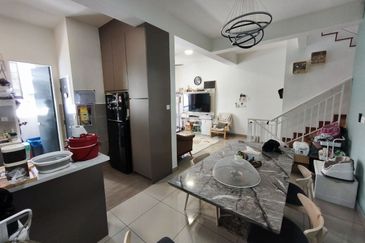 Ayden Townhouse Warisan Puteri