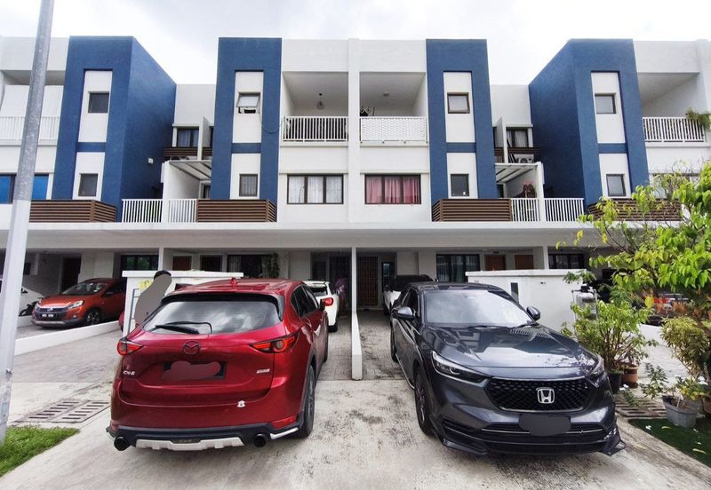 Ayden Townhouse Warisan Puteri