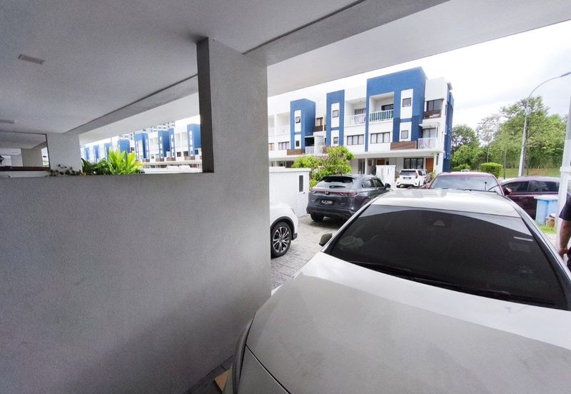 Ayden Townhouse Warisan Puteri