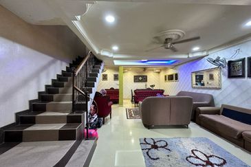 Persiaran Puncak Alam 1 