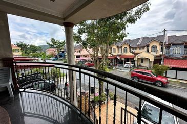 Persiaran Puncak Alam 1 