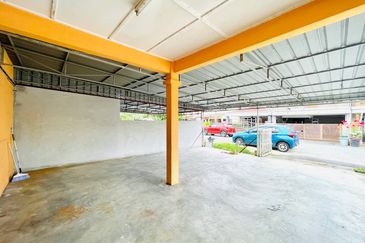 Jalan Semarak, Bukit Beruntung