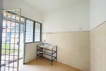 Jalan Semarak, Bukit Beruntung