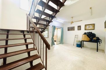 Jalan Semarak, Bukit Beruntung