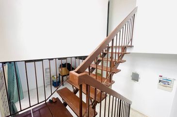 Jalan Semarak, Bukit Beruntung