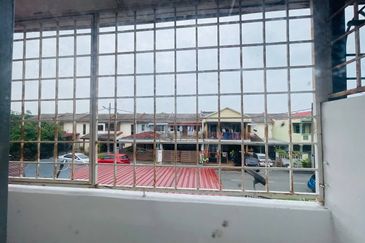 Jalan Semarak, Bukit Beruntung