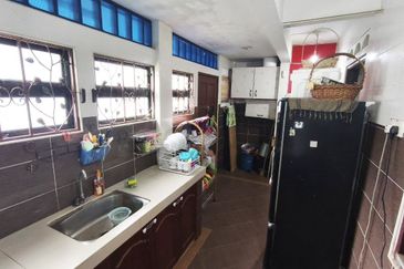 Jalan Semarak, Bukit Beruntung