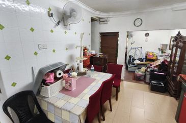 Jalan Semarak, Bukit Beruntung