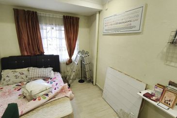 Jalan Semarak, Bukit Beruntung