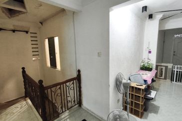 Jalan Semarak, Bukit Beruntung