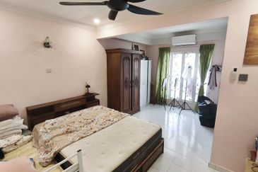 Jalan Semarak, Bukit Beruntung