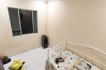 Jalan Semarak, Bukit Beruntung