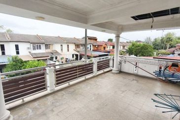 Jalan Semarak, Bukit Beruntung