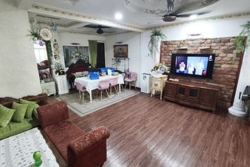 Jalan Semarak, Bukit Beruntung