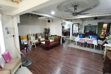 Jalan Semarak, Bukit Beruntung