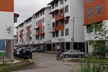 Taman Putri Kulai Flat