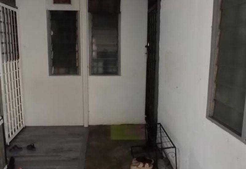 Taman Putri Kulai Flat