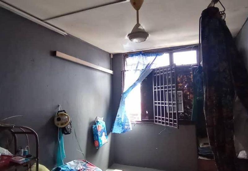 Taman Putri Kulai Flat